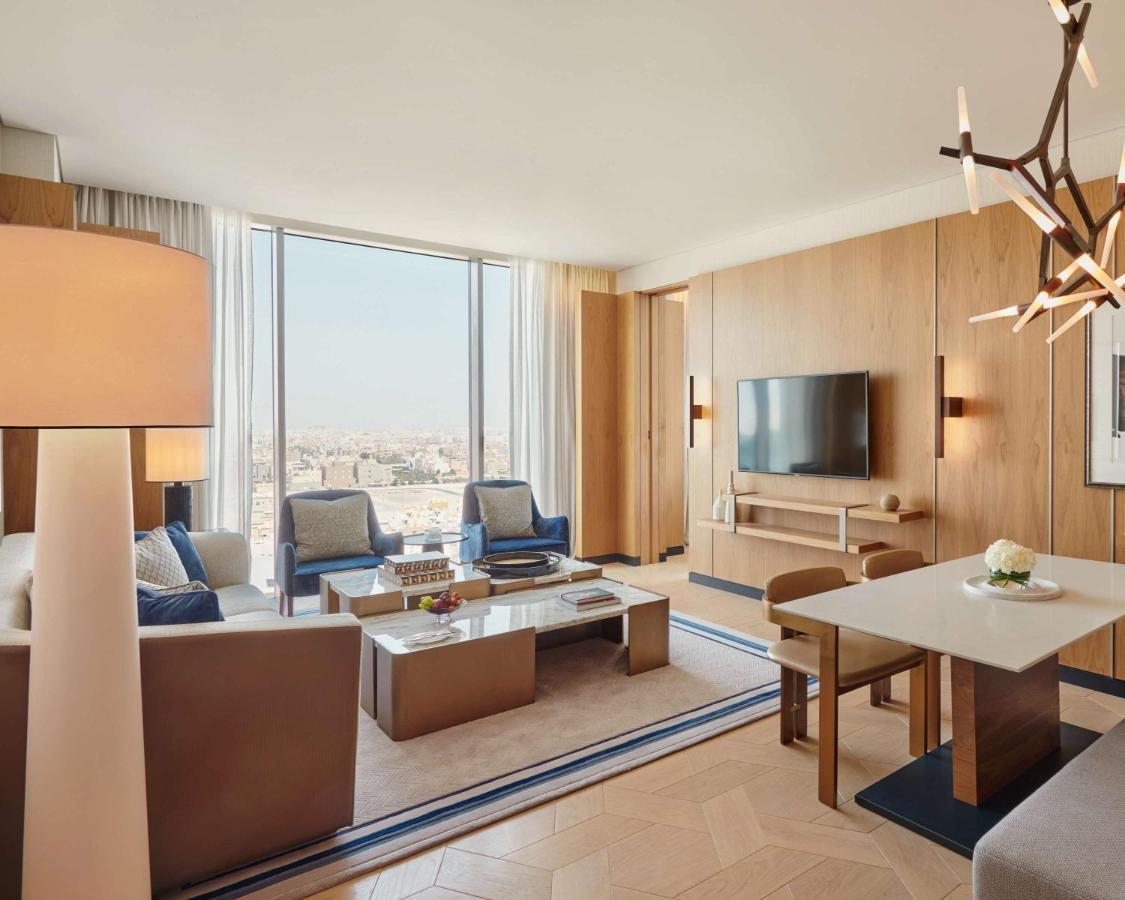 Hotel Grand Hyatt Kuwait Kuwait City Exterior foto A suite at the hotel