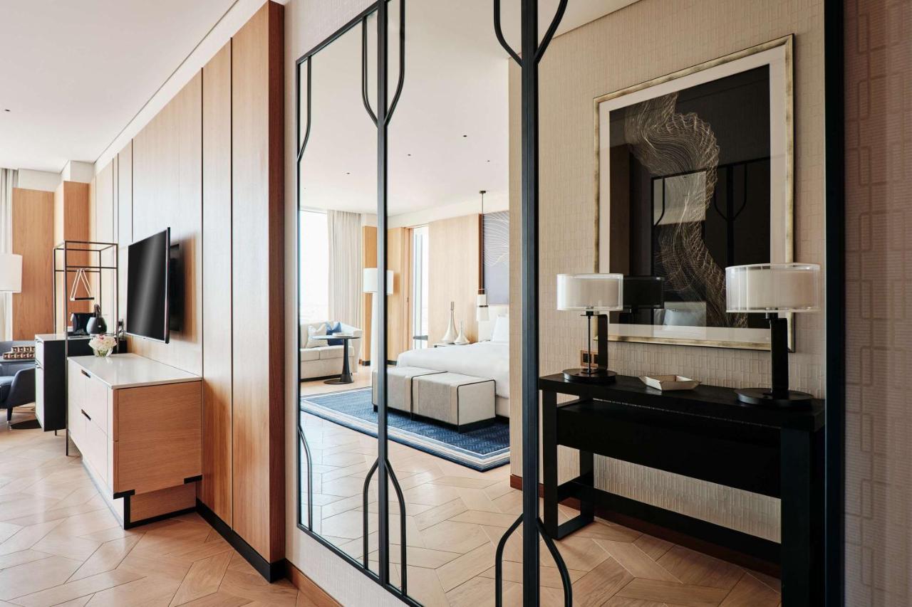 Hotel Grand Hyatt Kuwait Kuwait City Exterior foto A suite at the hotel