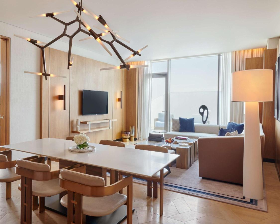 Hotel Grand Hyatt Kuwait Kuwait City Exterior foto A suite at the hotel