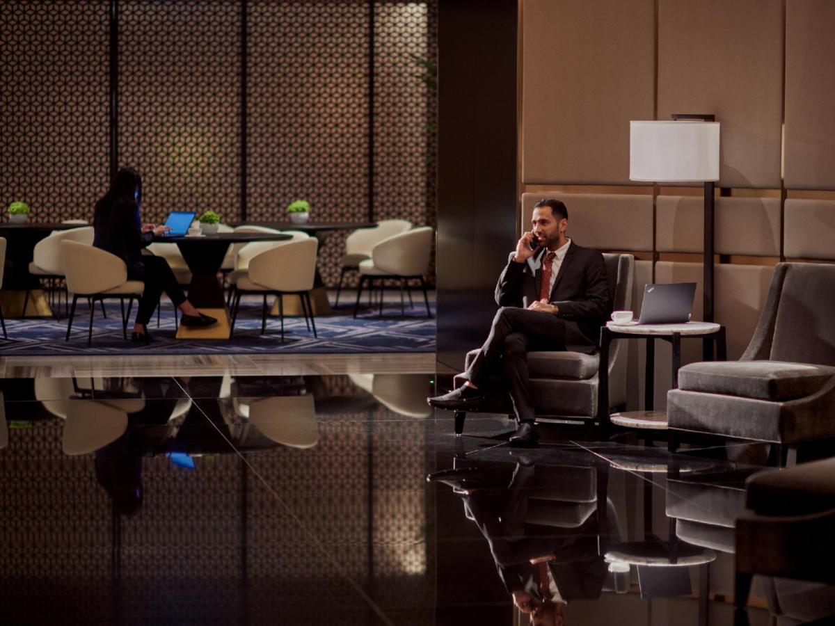 Hotel Grand Hyatt Kuwait Kuwait City Exterior foto The Lounge at the airport
