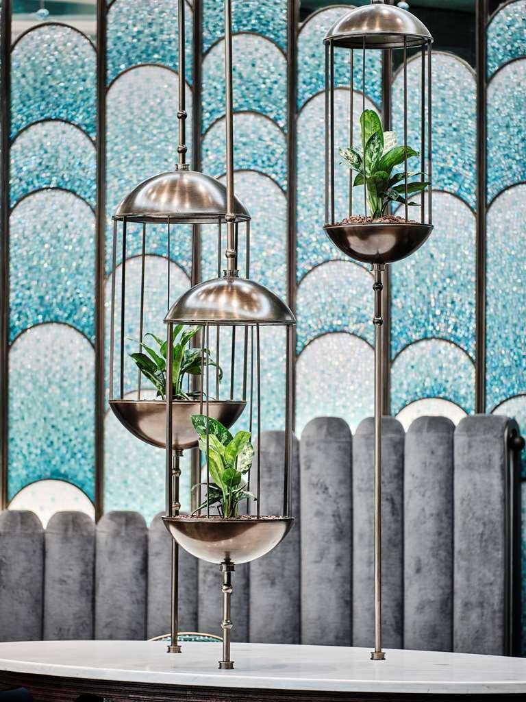 Hotel Grand Hyatt Kuwait Kuwait City Restaurant foto A vertical garden in a restaurant